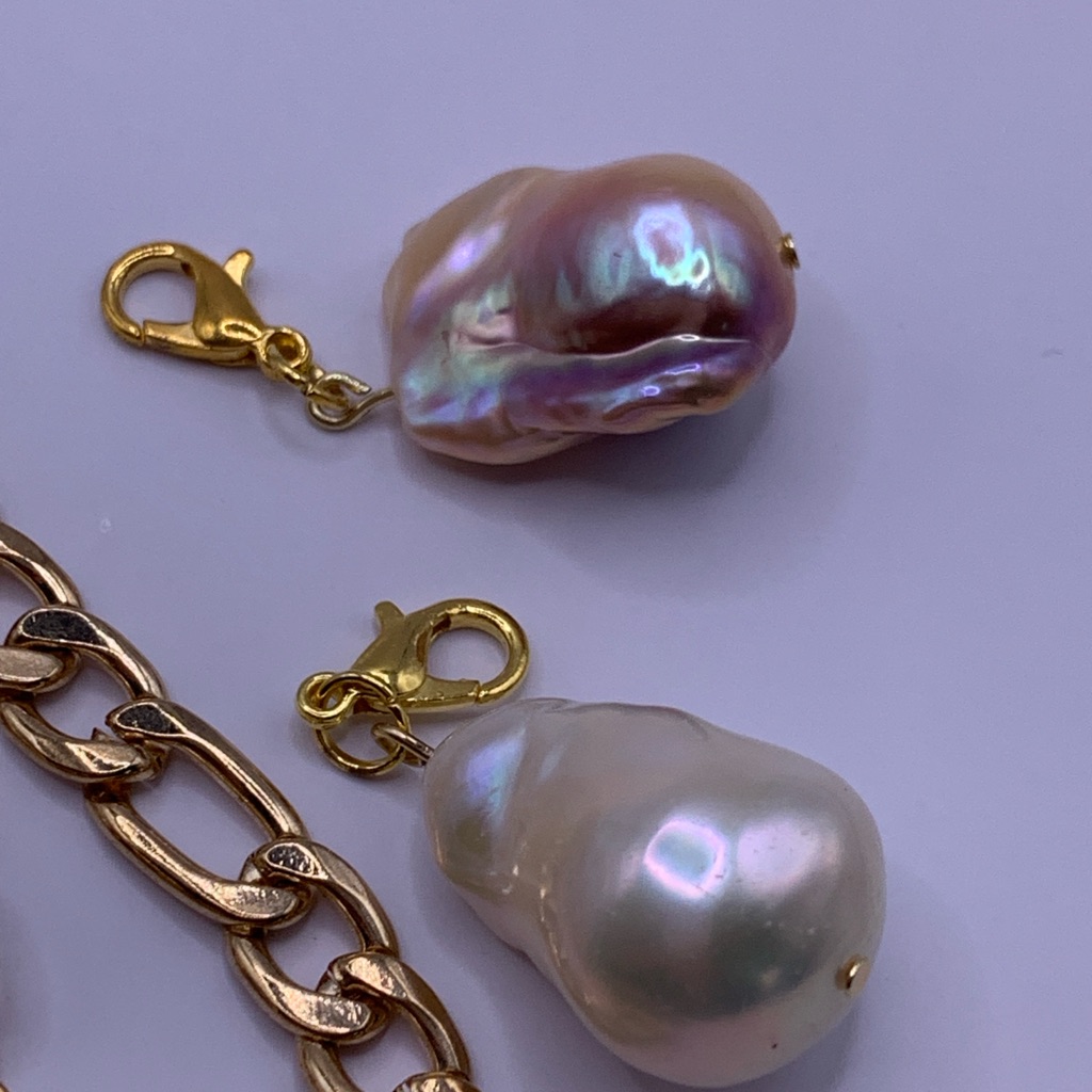Elegant Gold Chain Necklace With 2 Baroque Pearl Pendants